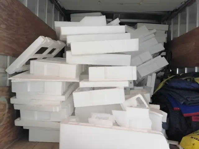 Junk, garbage, furniture, appliance removal Call: 403-615-596462864355057282122