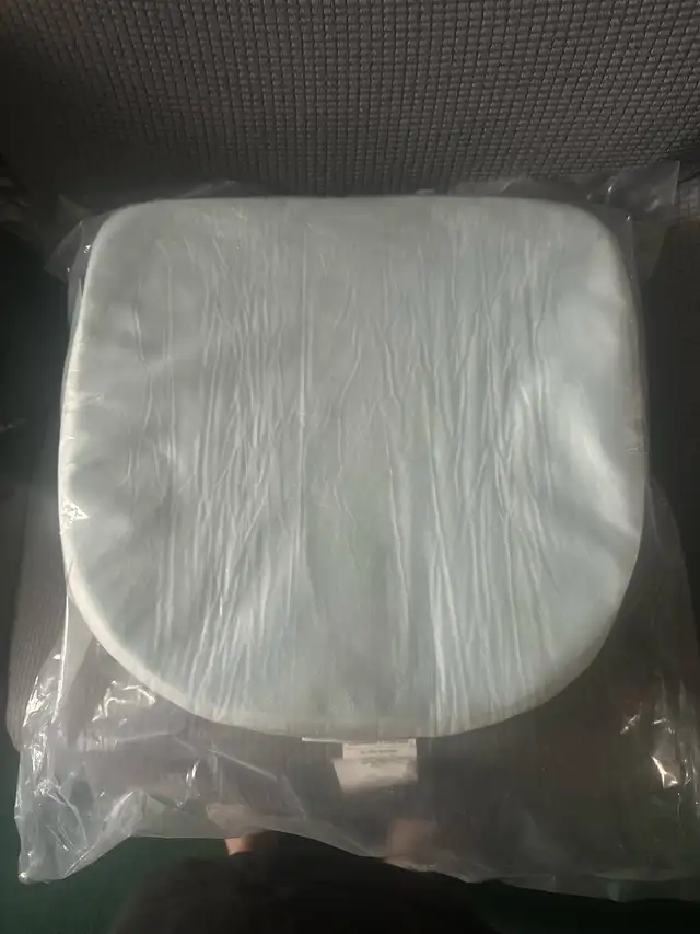 Brand new chair cushion pads 17x16x3 inches $10 pack of 2 in Chairs & Recliners in London - Image 2