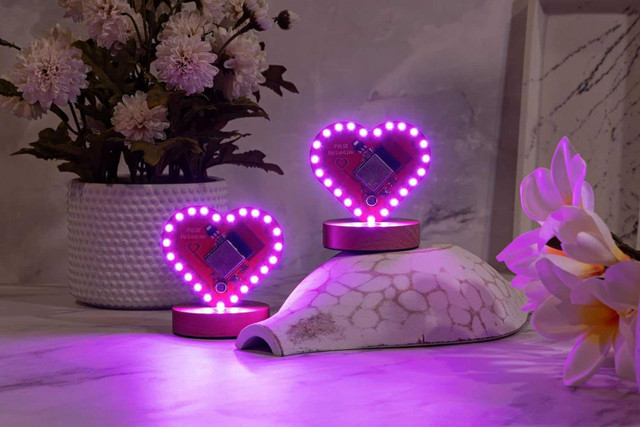 NEW LuvLink Pulse Heart-Shaped Friendship Lamp Long-Distance in General Electronics in Mississauga / Peel Region - Image 2
