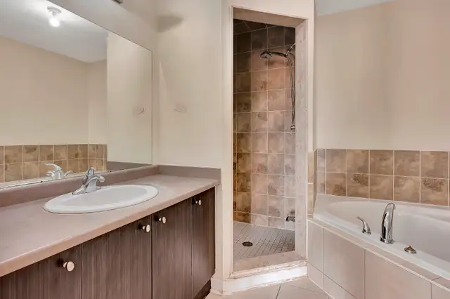 Semi Detached House for sale in Heartland Area Mississauga 3 Bed in Houses for Sale in Mississauga / Peel Region - Image 6