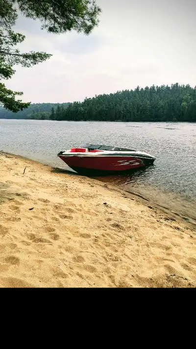Prestine condition, would be hard pressed to find a cleaner used boat - only 230 hours - Four Winns...