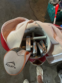  Junior  golf clubs (left handed)