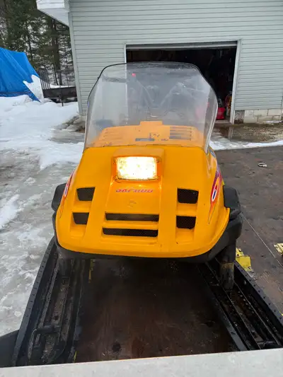 Best fishing sled I have owned, runs great just replaced the recoil starter.