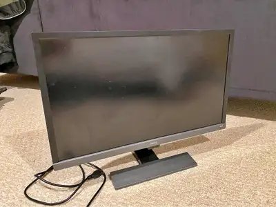 BenQ 28 inch EL2870U 4K monitor in excellent condition. No scratches or dead pixels on the screen. R...