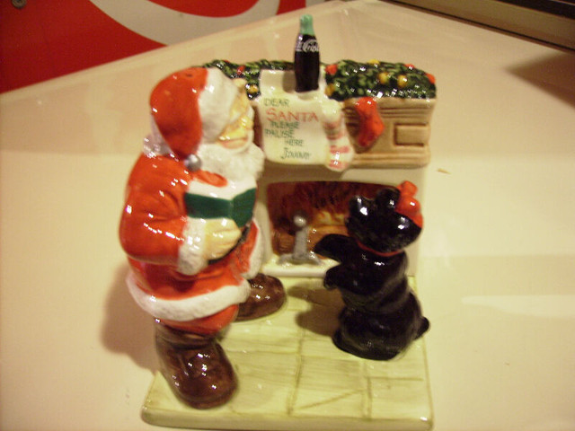 Coca Cola Holiday Salt and Pepper in Arts & Collectibles in Hamilton - Image 2
