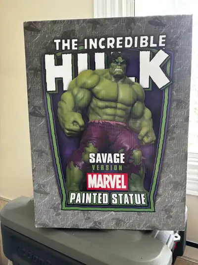 Selling Bowen savage Hulk statue in flawless mint condition with art box. Asking $390 cash only firm...