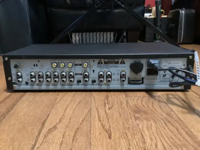 SANSUI B 1000 POWER AMPLIFIER/C 1000 STEREO PREAMPLIFIER in Stereo Systems & Home Theatre in City of Toronto - Image 11