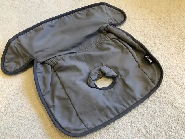 Britax Seat Saver Waterproof Liner in Strollers, Carriers & Car Seats in Oakville / Halton Region - Image 2