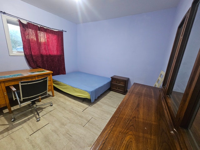 Chambre meublée .TOUT inclus!! Vanier et Limoilou. Libre NOW!!$ — photo 3