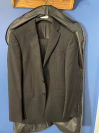 Calvin Klein Mens Suits 34S  100% Wool- $150 (Vancouver)