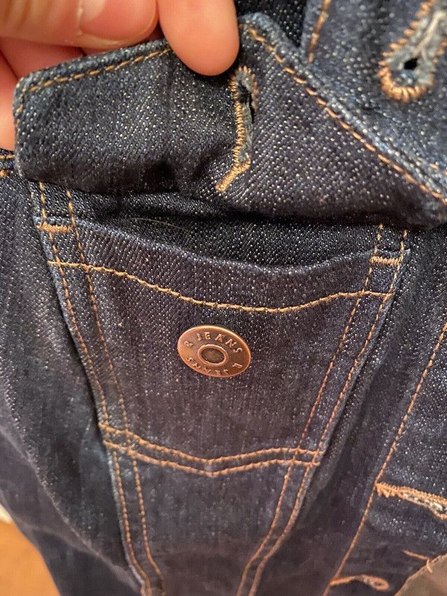 Manteau jeans de femme grandeur 5 (small) de marque Reitmans dans Femmes - Hauts et vêtements d'extérieur  à Laval/Rive Nord - Image 3