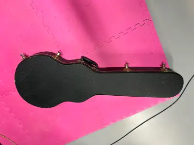 Les Paul hard cases 70 each non smoking home Call 613 852 5184, View more