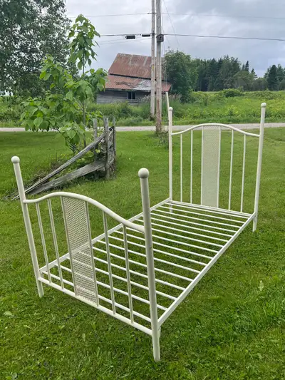 Lit 39 pouces il manque juste votre matelas, View more