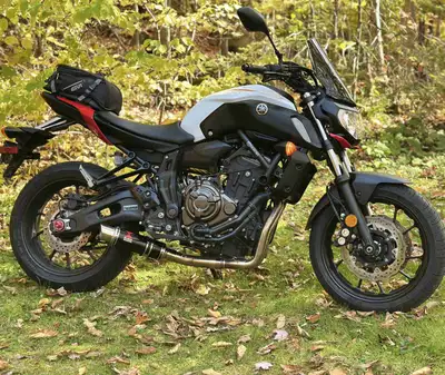 Superbe MT-07 2018. Seulement 11 917 km. Premier propriétaire = femme, deuxième propriétaire = femme...