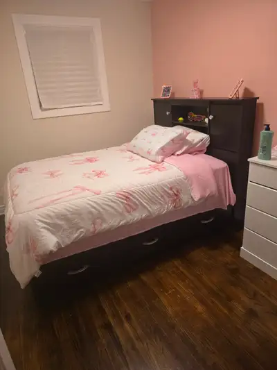 Hello we are a family of 5 renting put a spare room that is not being used. Looking for a mature wom...