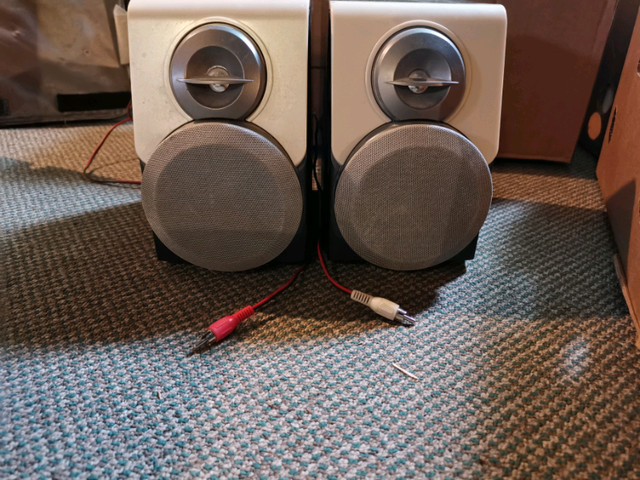 Speakers sound - box # 13 in General Electronics in St. Catharines