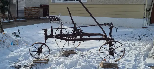 ANTIQUE   Planter/Seeder3 Wheel  angled  Horse Drawn  Planter in Patio & Garden Furniture in Regina - Image 8