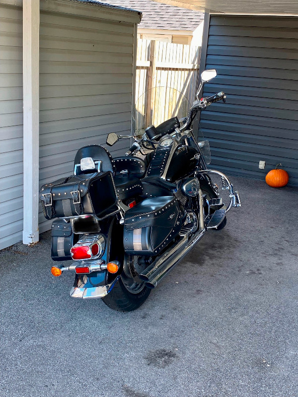 2005 Suzuki C90T Motorcycle in Street, Cruisers & Choppers in Hamilton - Image 3