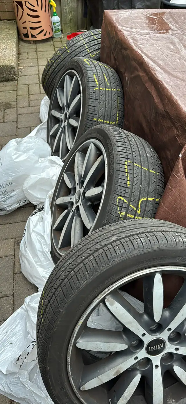 run flat tire with rims for a mini. in Tires & Rims in City of Halifax - Image 5