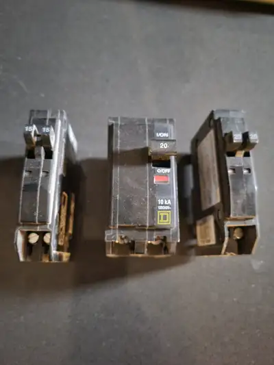 Breaker SquareD, 1x 20A-2 pôles, 1x Twin 15A et 1x Twin 20A, View more
