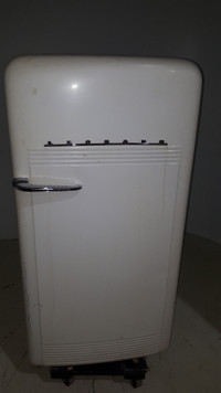 Frigo antique Art deco