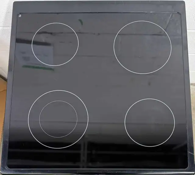Apartment Size Stove “FRIGIDAIRE” 24 inch  in Stoves, Ovens & Ranges in City of Toronto - Image 4