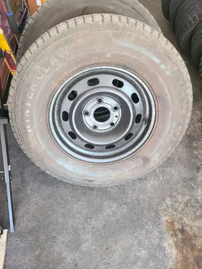 PNEUS HIVERS ET ROUES ACIER DE 17 POUCES 5 X 139 POUR RAM 1500 OU AUTRES DODGE/CHRYSLER AVEC LE MÊME...