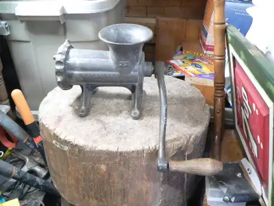 beau gros moulin a viande antique # 10984.1, View more