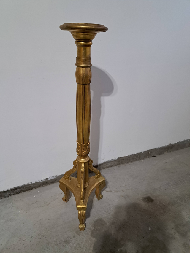 Pair of Antique Hand-Carved Gilt Wood Italian Floor Lamps in Arts & Collectibles in Markham / York Region - Image 5