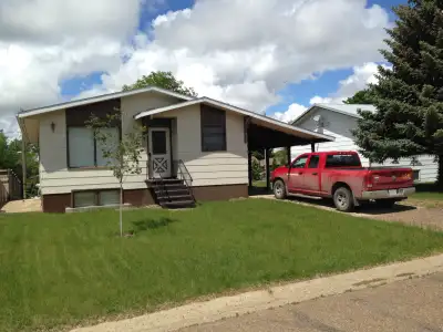 Situated in the thriving community of Coronach which is home to a Sask power generating plant and a...