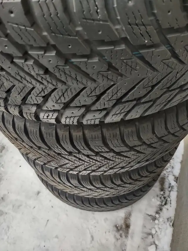 4 pneus hiver Nokian Hakkapeliitta10 255-60R18 comme neufs in Other in Laval / North Shore - Image 2