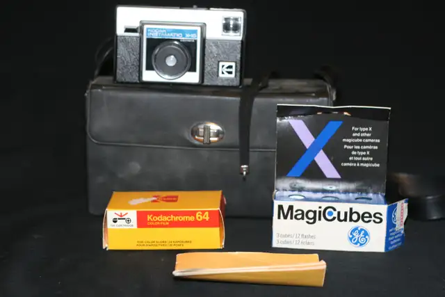 KODAK INSTAMATIC X-15 CAMERA WITH FLASH