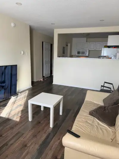 ———————Lease transfer—————— Spacious 2 bed / 1 bath apartment, large living room, spacious kitchen a...