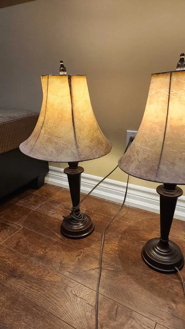 Table Lamps + tall lamp in Indoor Lighting & Fans in Mississauga / Peel Region - Image 4
