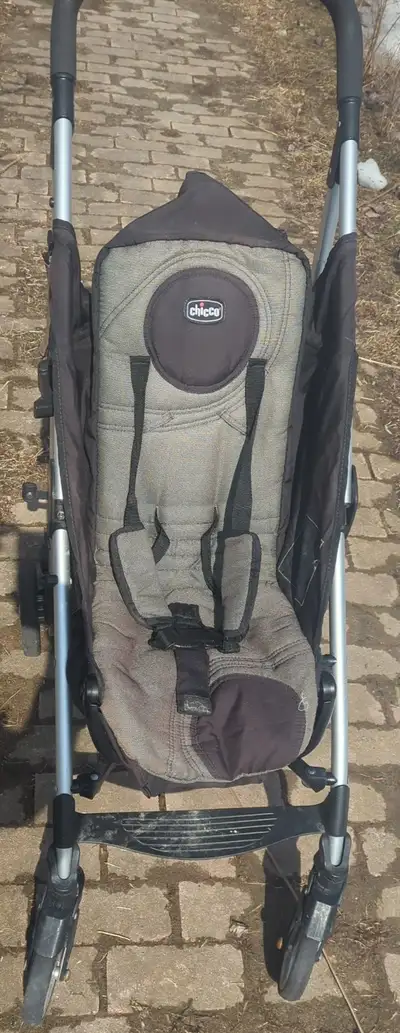 Used Chicco folding stroller, unsure of the model, very light, clean, good used condition, smoke-fre...