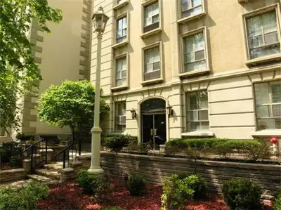 1 Bedroom/2 Bath Apartment in Downtown Toronto