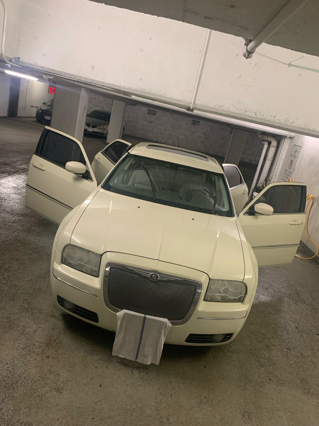 Chrysler 300 2008 very clean in Cars & Trucks in Windsor Region