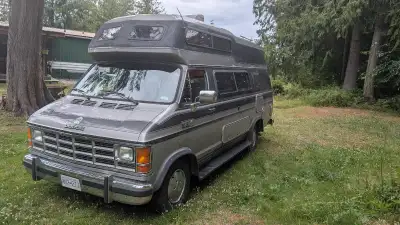 107,000 km 360 fuel injected factory undercoated has three-way fridge sink stove flush toilet furnac...