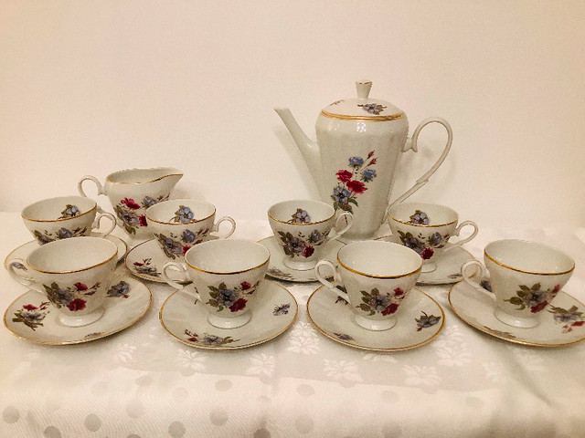 Vintage Polish Porcelain Tea Service for 8 dans Vaisselle et articles de cuisine  à Kitchener / Waterloo - Image 2