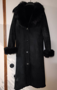 Ladies DANIER Sz. xxs(2), full length Sheepskin , New Condition