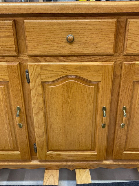 Solid Oak Wood Credenza/Sideboard in golden oak in Hutches & Display Cabinets in Kingston - Image 4