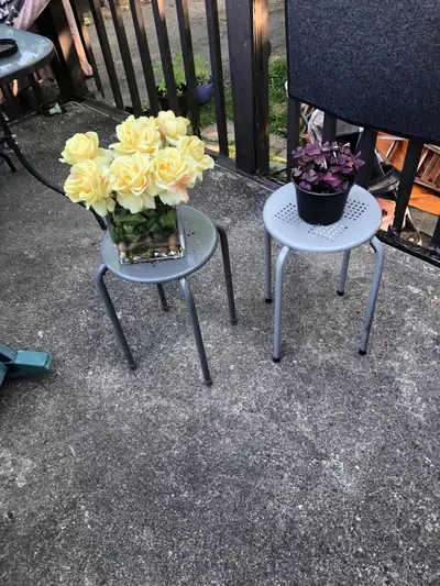 2 tabourets en métal pour extérieur , View more