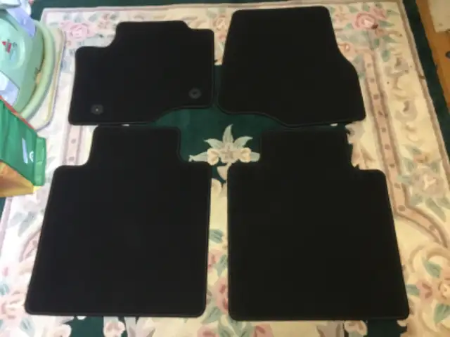 4 NEW FORD CARPETED FLOOR MATS FOR 2017- 22 SUPER DUTY CREWCAB in Other Parts & Accessories in Edmonton - Image 2