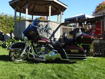 This stunning 1999 Harley-Davidson Electra Glide is in mint condition and has been stored in a heate...