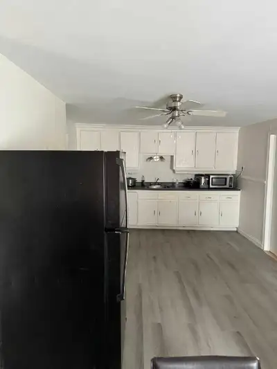 Grand 5½ + salle de lavage , rue tranquille à 5 minutes du Cégep de victoriaville (rue campagna), du...