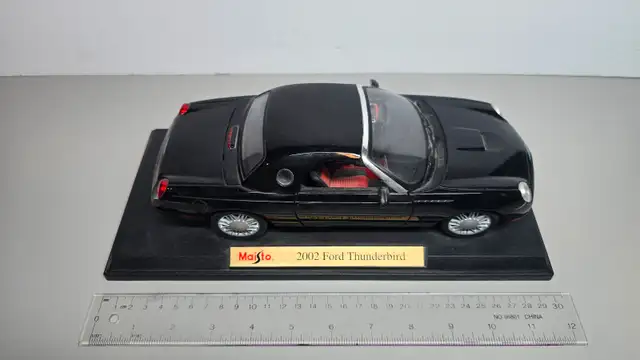 2002 FORD THUNDERBIRD MODEL CAR 1/18 scale  (NO BOX)62864745951233121