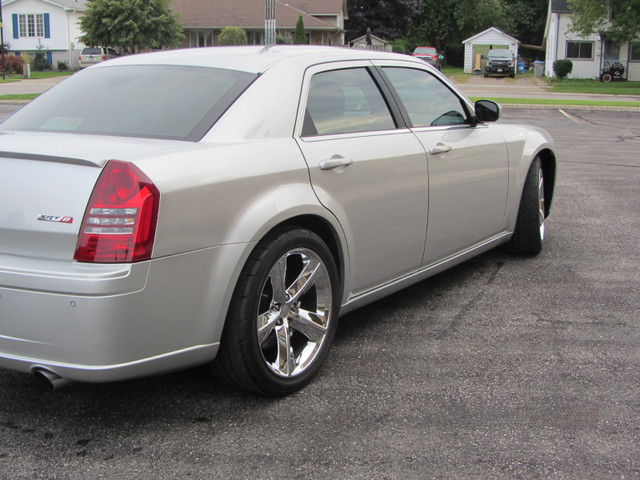 2006 300 SRT-8, same owner 16 years in Cars & Trucks in London - Image 2