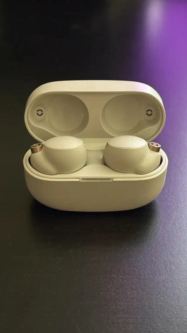 Sony WF-1000XM4 Earbuds in Headphones in City of Toronto - Image 3