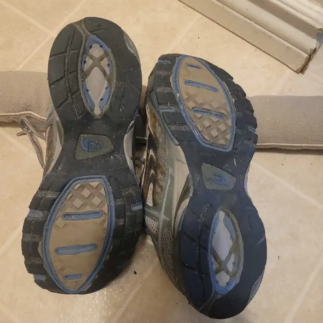 North face sneakers size 8 mens in Men's in Calgary - Image 5