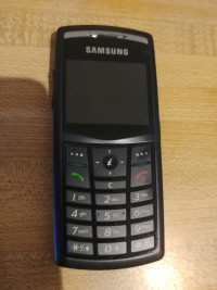 Samsung SGH-X820 - black World’s thinnest cell phone4.4 X 1.9